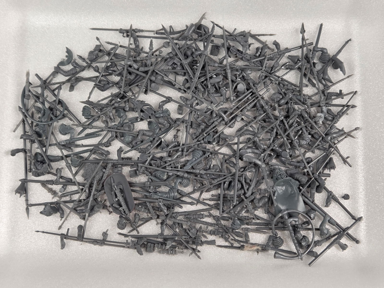 VARIOUS PLASTIC WAR GAMING ACCESSORIES (1 of 3)