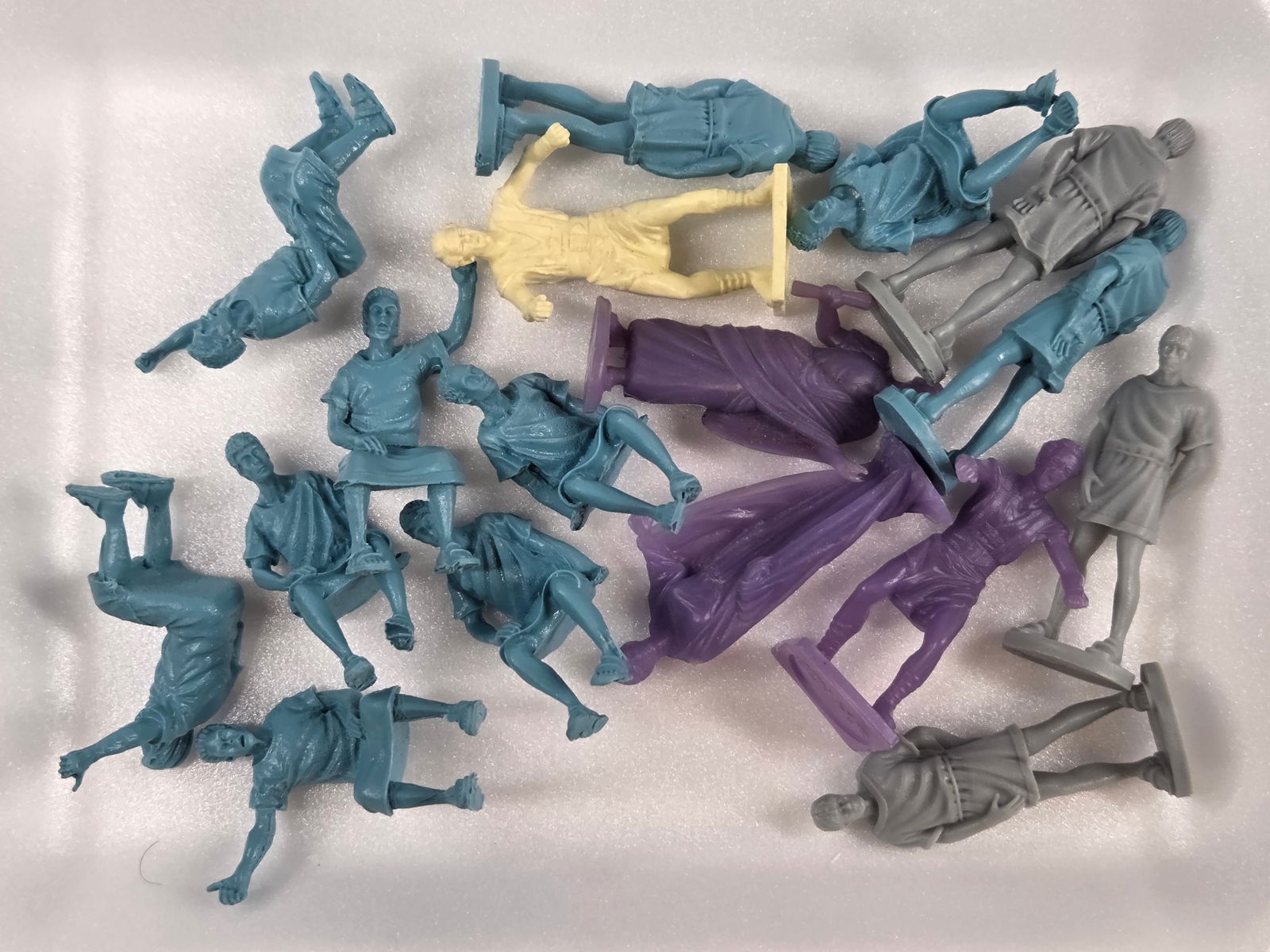 VARIOUS PLASTIC PLAYSET FIGURES (1 of 3)