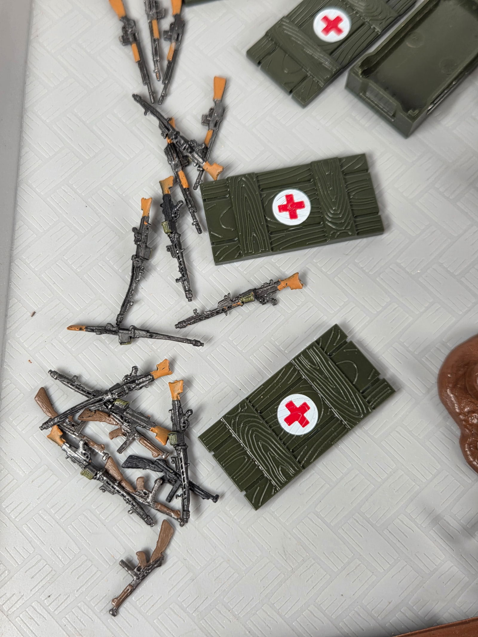 VARIOUS PLASTIC PLAYSET ACCESSORIES - 4