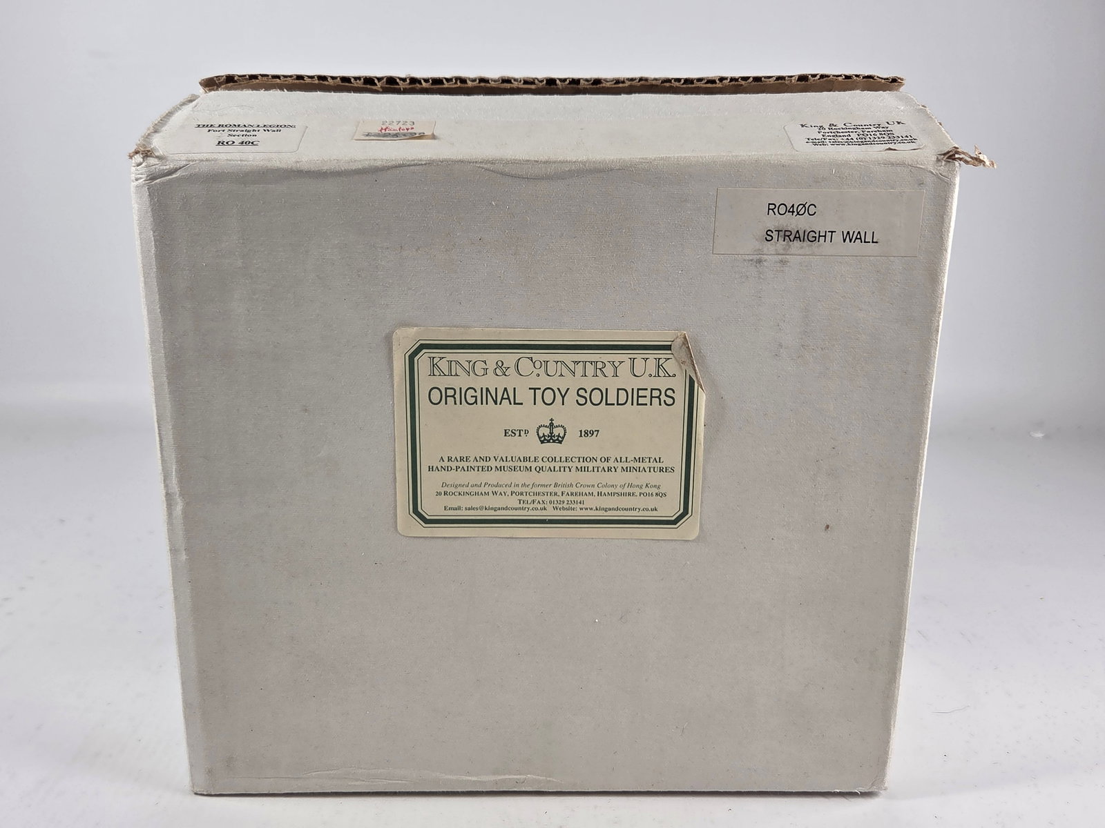 KING & COUNTRY RO40C STRAIGHT WALL SECTION: REMAINS NEW UNUSED IN BOX.
