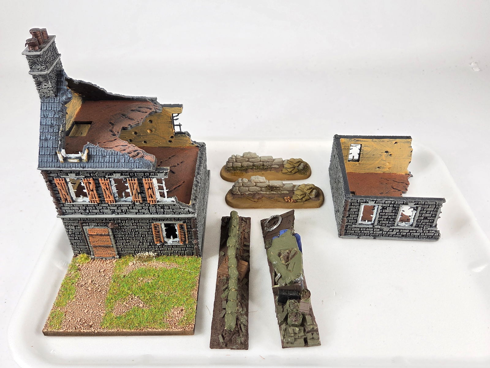 ASSORTMENT OF VARIOUS WAR GAMING ACCESSORIES (1 of 3)