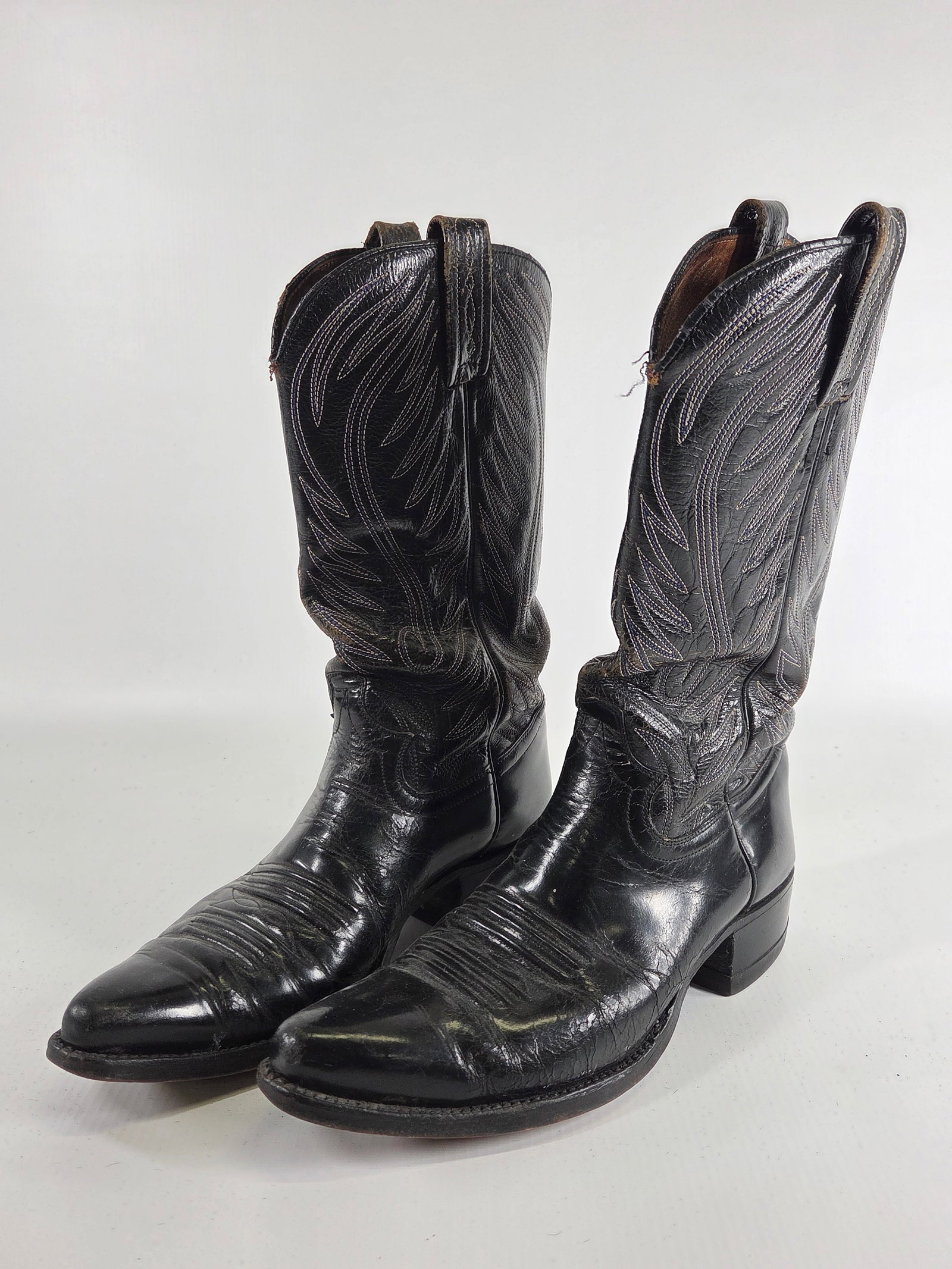 MEN'S BLACK CARVED LEATHER COWBOY BOOTS (1 of 5)