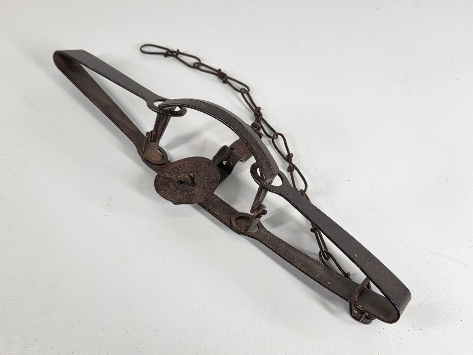 ANTIQUE VICTOR ANIMAL TRAP (1 of 3)