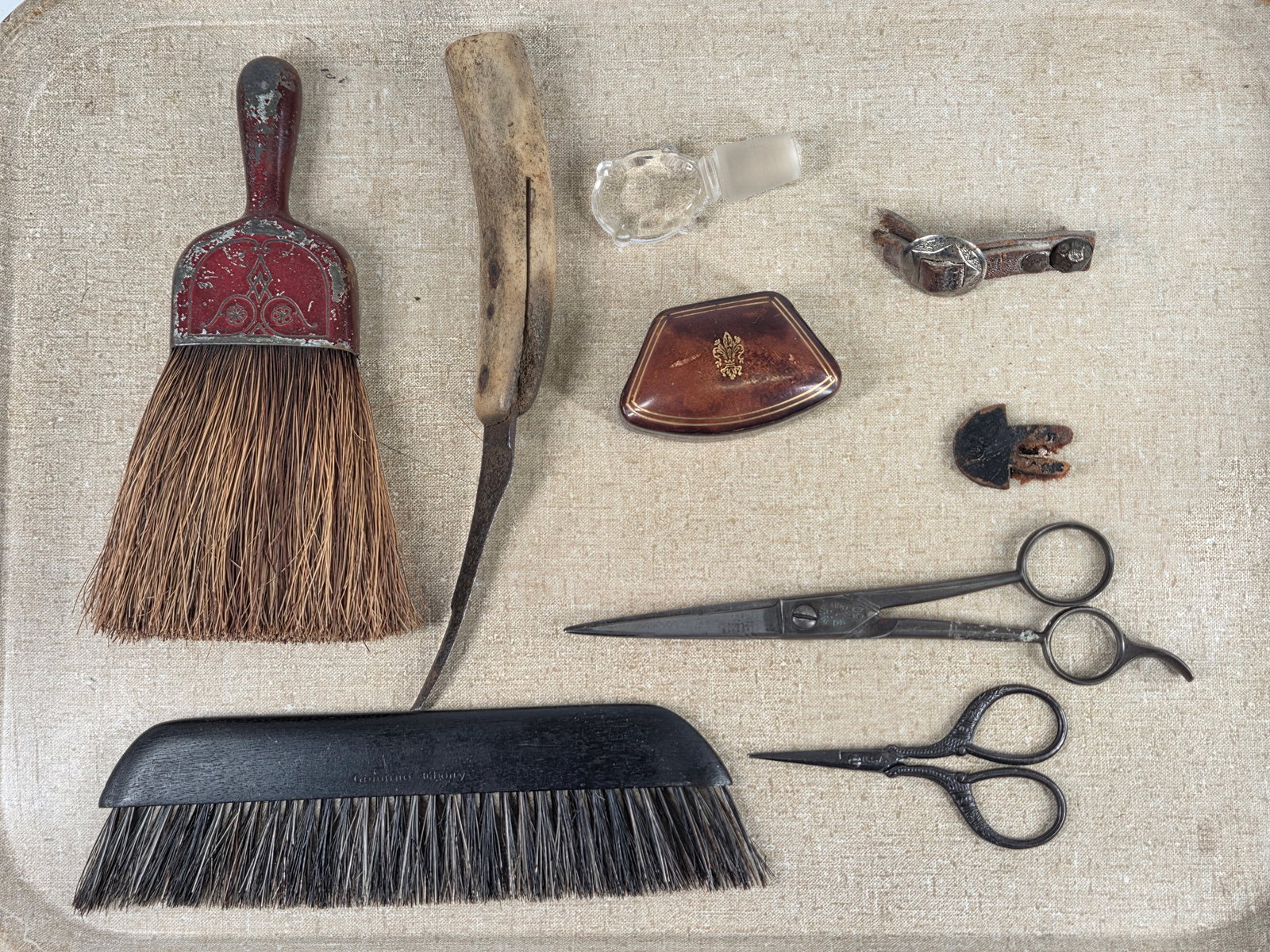VARIOUS ANTIQUE PARTS, SCISSORS, BRUSHES +: ALL REMAIN IN FAIR TO GOOD CONDITION, SHOWING TYPICAL USAGE WEAR.