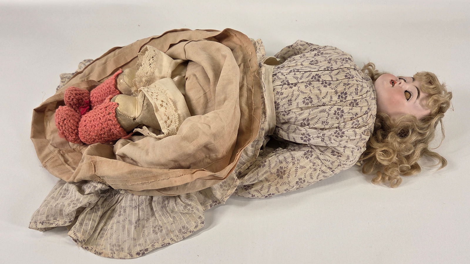 UNMARKED GERMAN BISQUE DOLL - 4