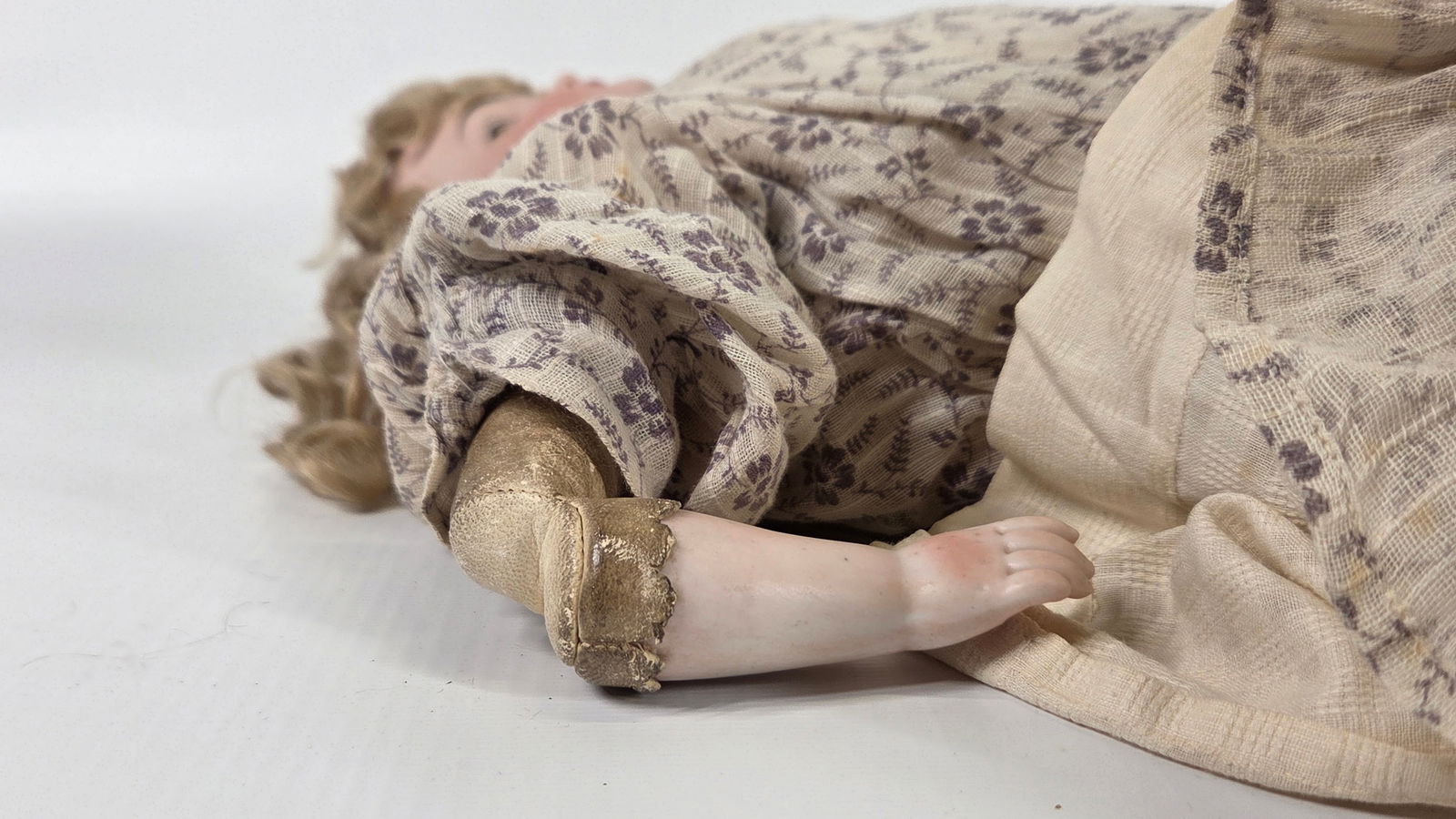 UNMARKED GERMAN BISQUE DOLL - 7