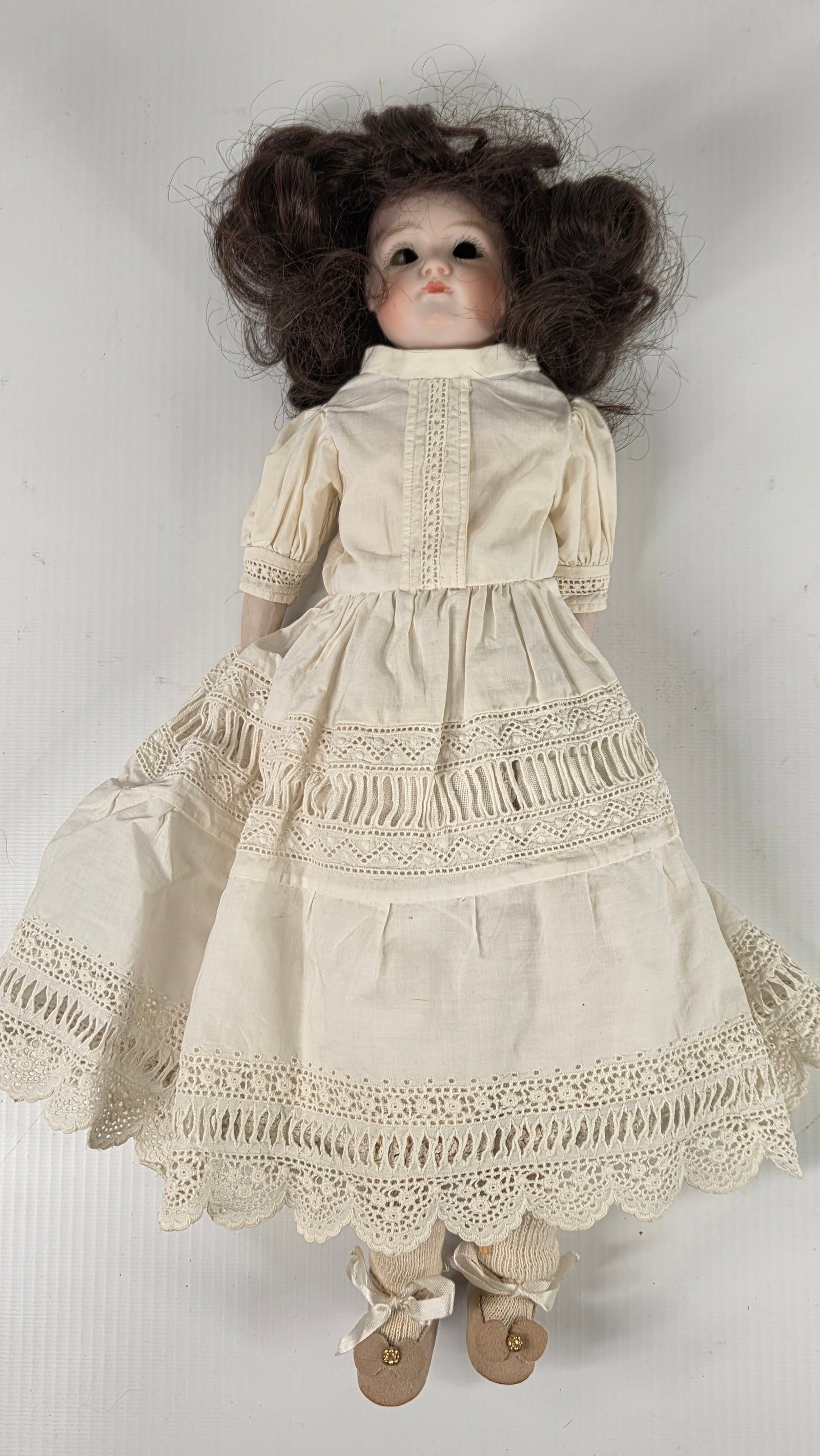 ANTIQUE GERMAN #3 BISQUE DOLL W/ OUTFIT (1 of 4)
