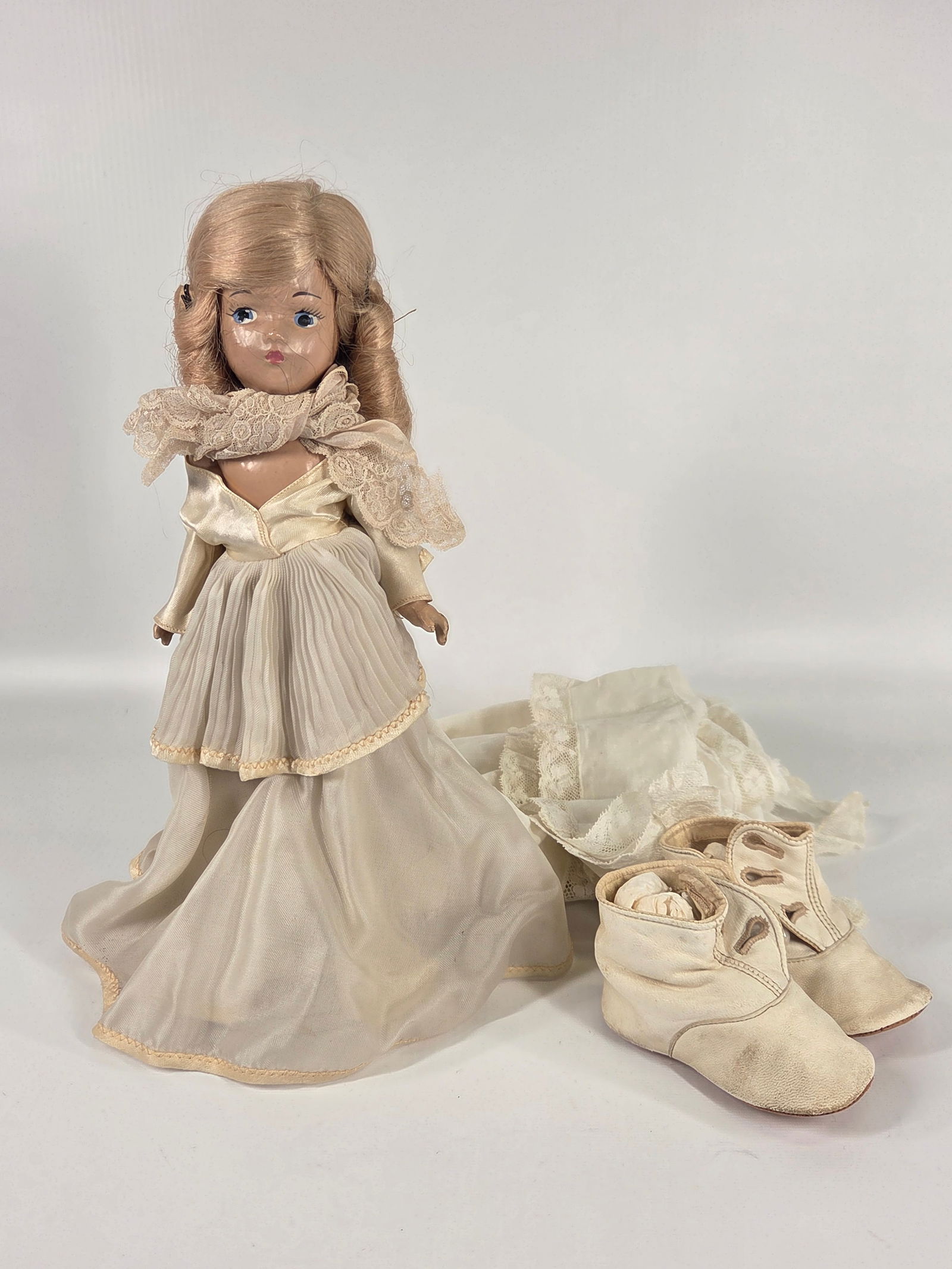 1950'S COMPOSITION DOLL W/ OUTFIT (1 of 8)