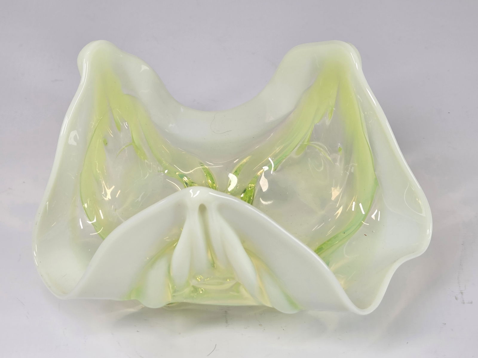 URANIUM GLASS OPALESCENT HANDKERCHIEF NAPPY BOWL "HOT" GLASS (1 of 5)