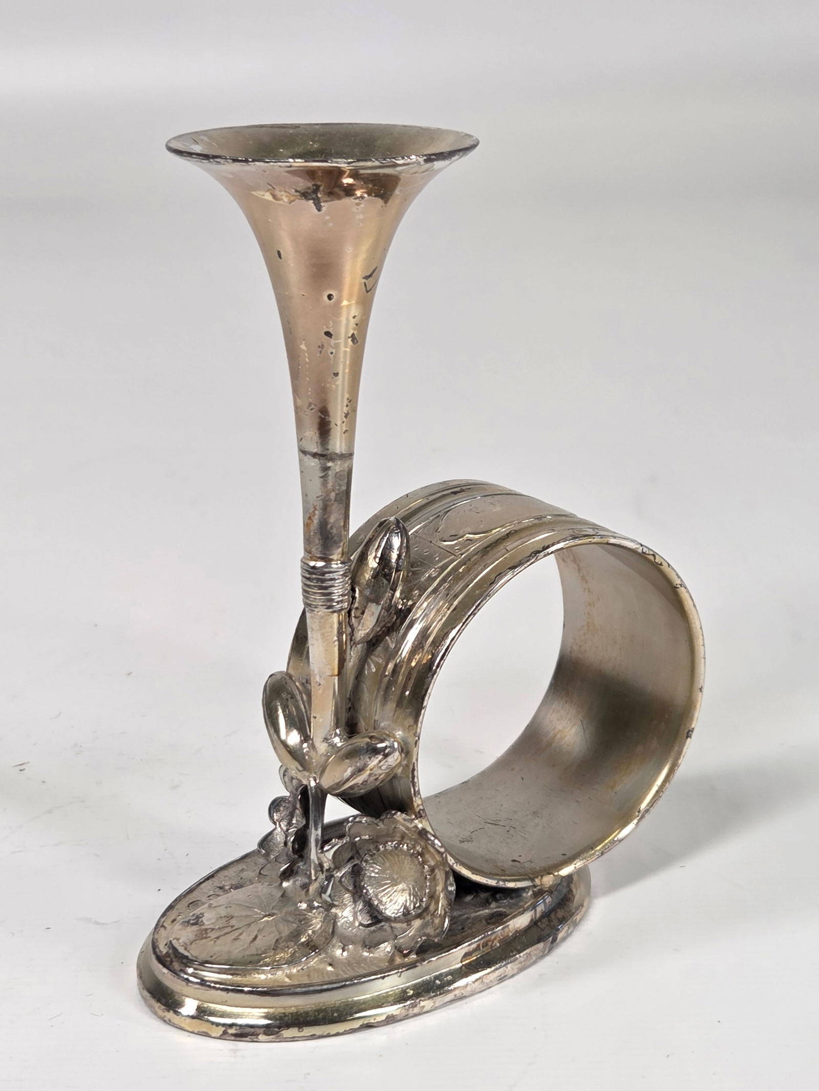 ANTIQUE VICTORIAN SILVER PLATED NAPKIN RING (1 of 4)