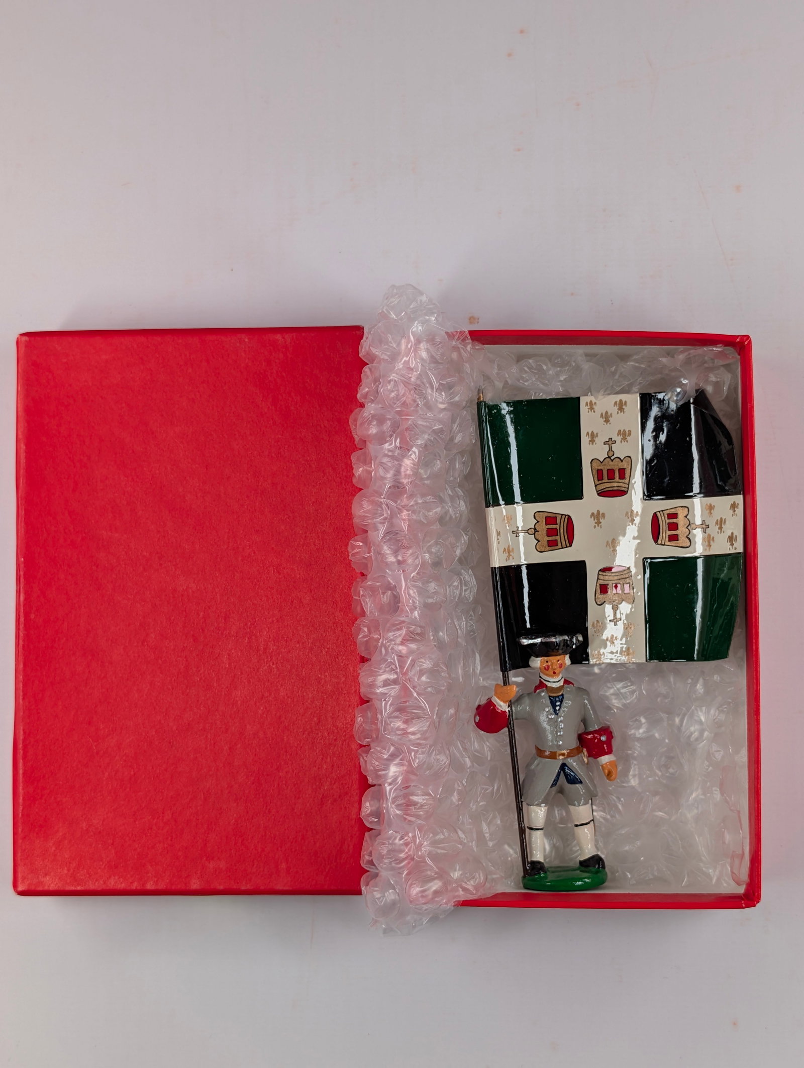 GARIBALDI & CO LA REINE REGIMENT STANDARD BEARER W/ FLAG (1 of 3)