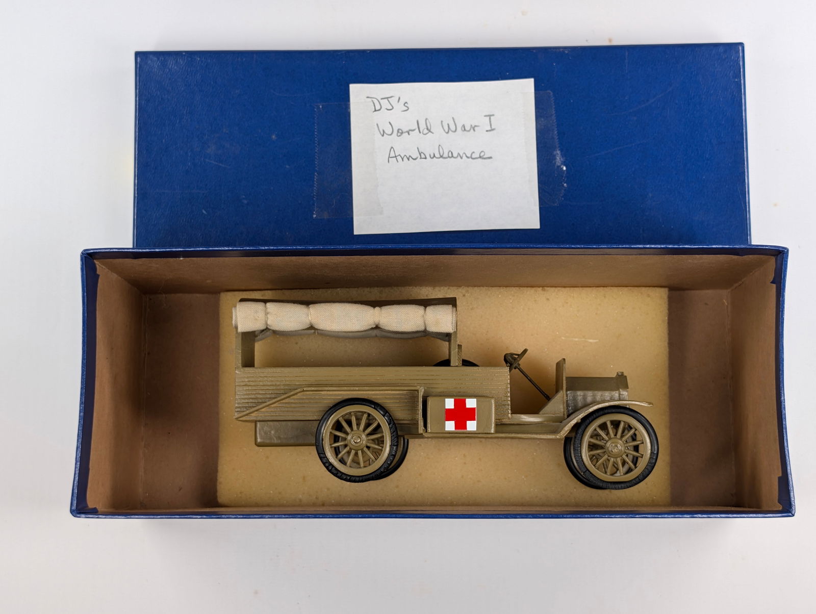 DJ'S WORLD WAR I AMBULANCE VEHICLE: REMAINS IN GOOD CONDITION IN BOX - TIRE WEAR