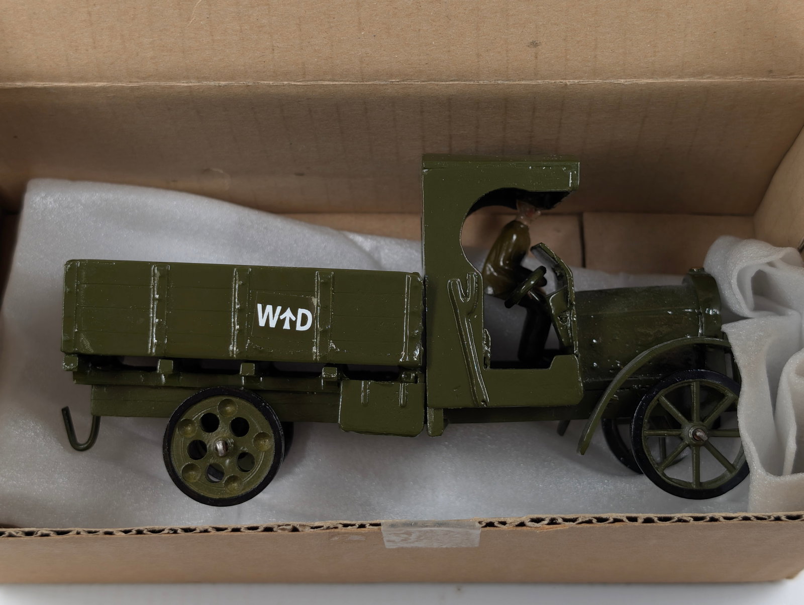WORLD WAR I US ARMY TRUCK VEHICLE WITH DRIVER (1 of 2)