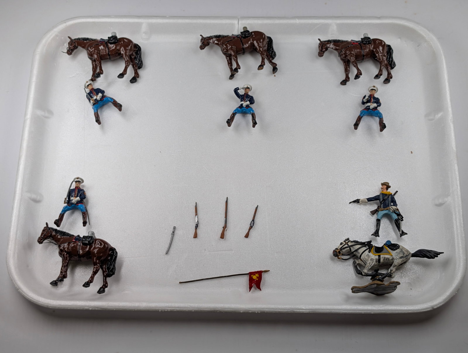 5) MOUNTED SOLDIERS & HORSES + ASSORTED WEAPONS (1 of 8)