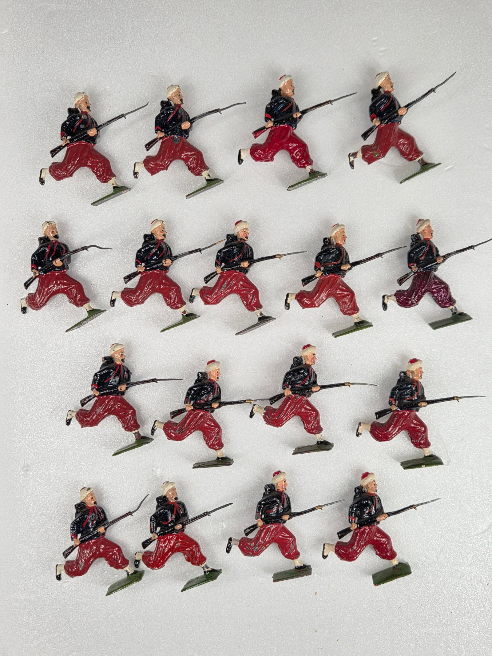 17) ASSORTED CHARGING ZOUAVES FIGURES: FIGURES REMAIN IN GOOD CONDITION WITH SOME PAINT LOSS