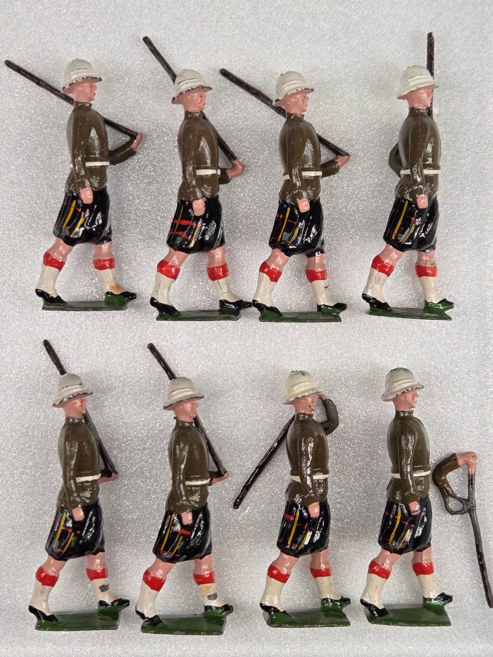 8) VINTAGE BRITAINS CAMERON HIGHLANDERS (1 of 6)