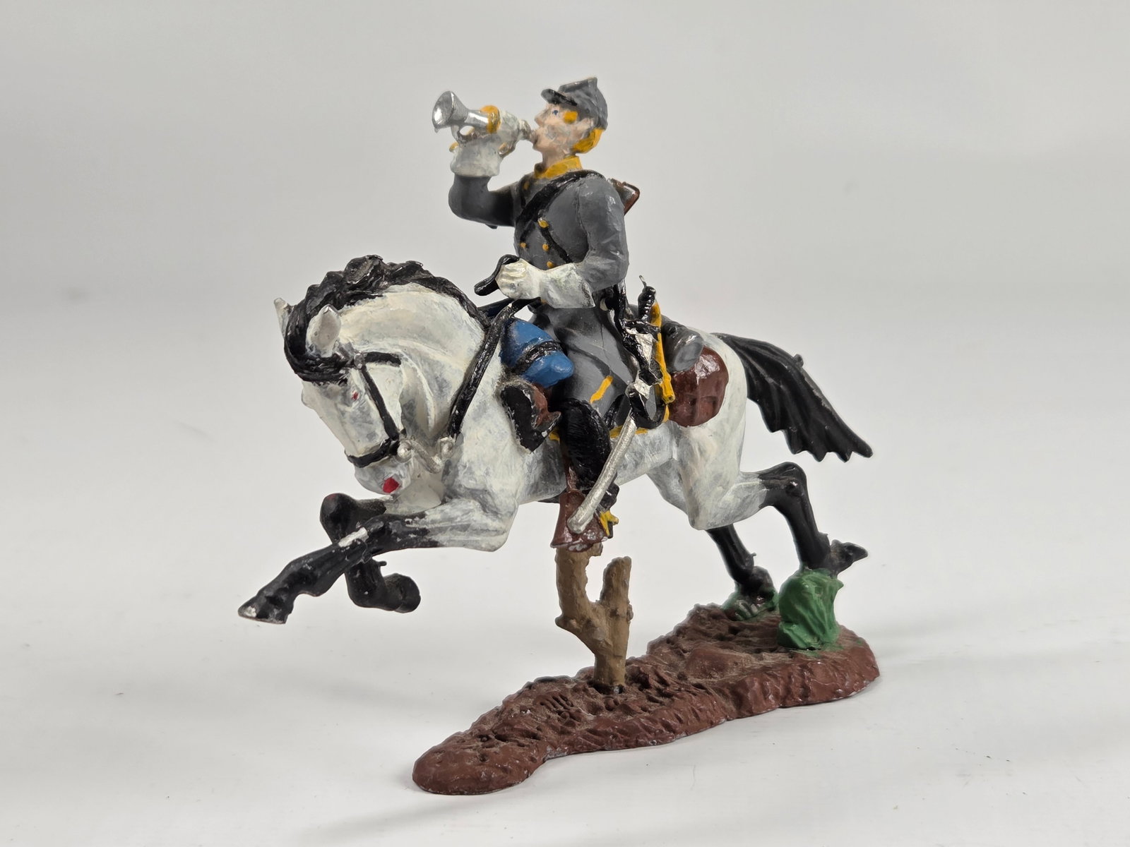 EJO HAND PAINTED MOUNTED LEAD SOLDIER: REMAINS IN GOOD CONDITION, POORLY PAINTED.