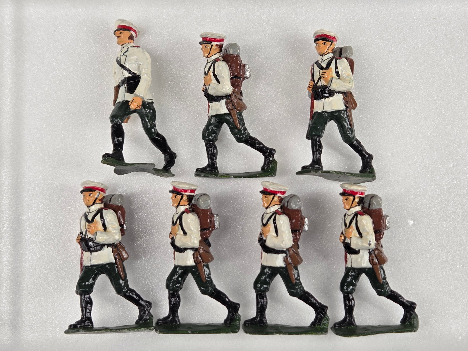 SET OF 7 HAND PAINTED ARGENTINA SPANISH INFANTRY SOLDIERS: ALL REMAIN IN GOOD CONDITION, SHOWING SOME TYPICAL WEAR.