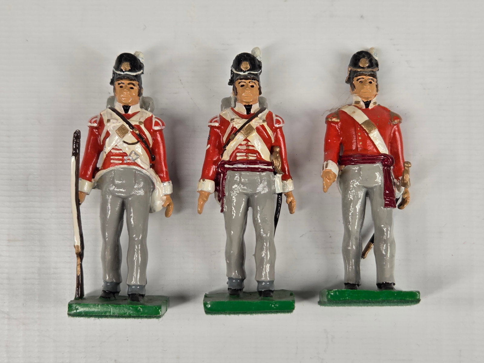 SET OF 3 HAND PAINTED LEAD SOLDIERS: ALL REMAIN IN GOOD CONDITION, SHOWING SOME TYPICAL WEAR.