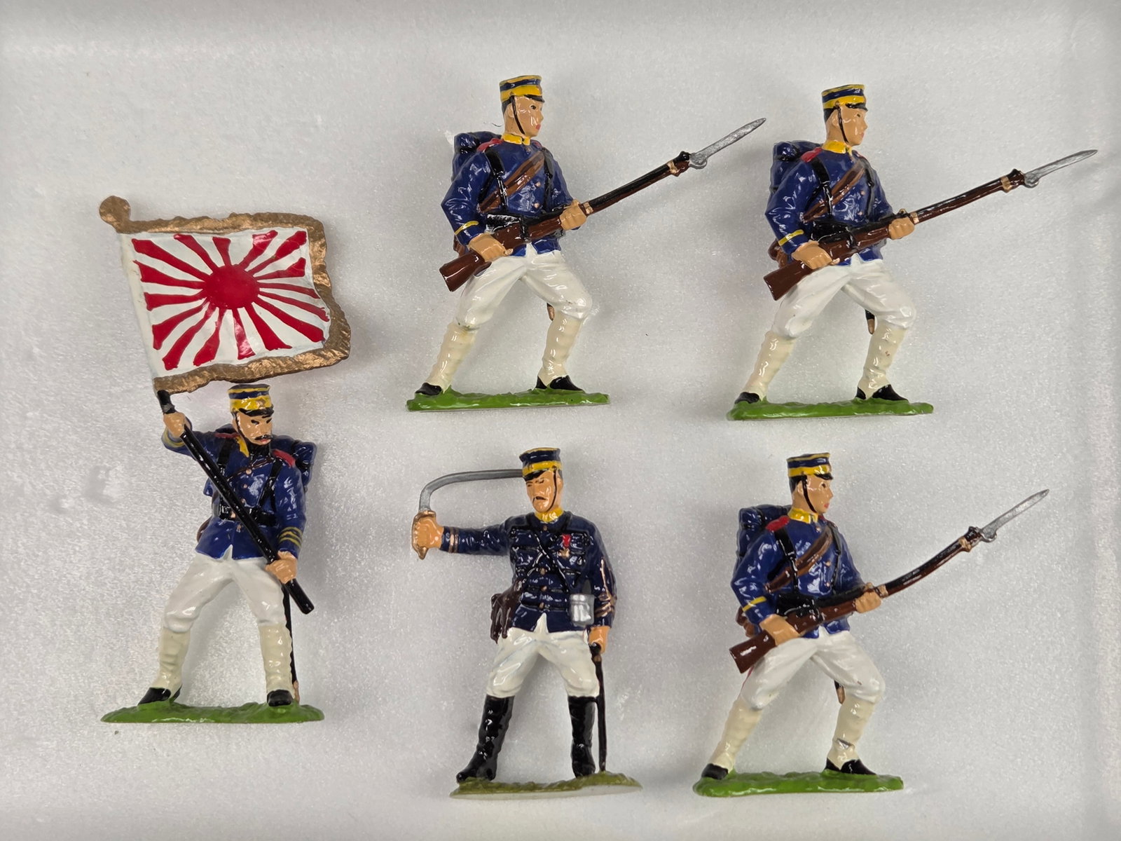 SET OF 5 UNMARKED JAPANESE LEAD SOLDIERS W/ COLOUR (1 of 5)