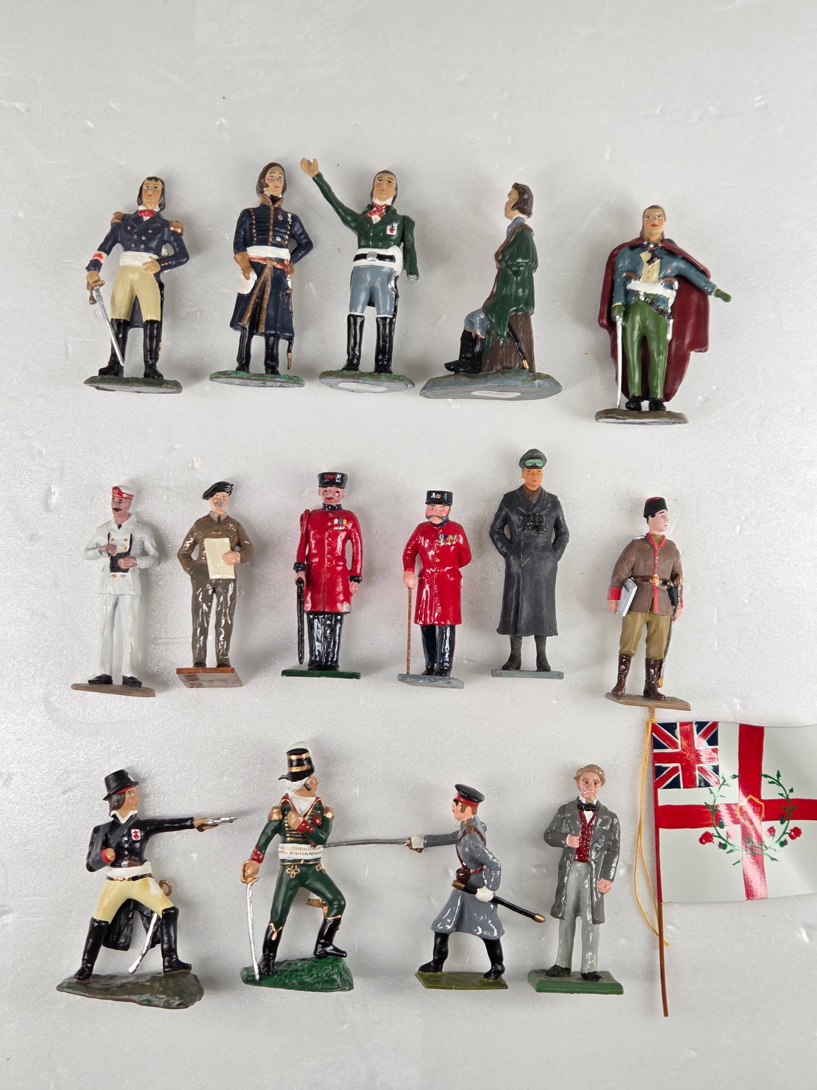 ASSORTED LOT OF VARIOUS LEAD HAND PAINTED SOLDIERS: ALL REMAIN IN GOOD CONDITION, SHOWING SOME TYPICAL WEAR.