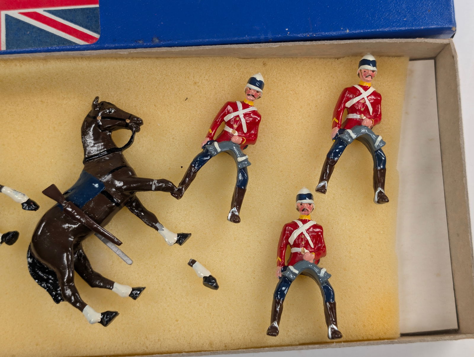 UNDER TWO FLAGS MOUNTED SOLDIER SET - 4