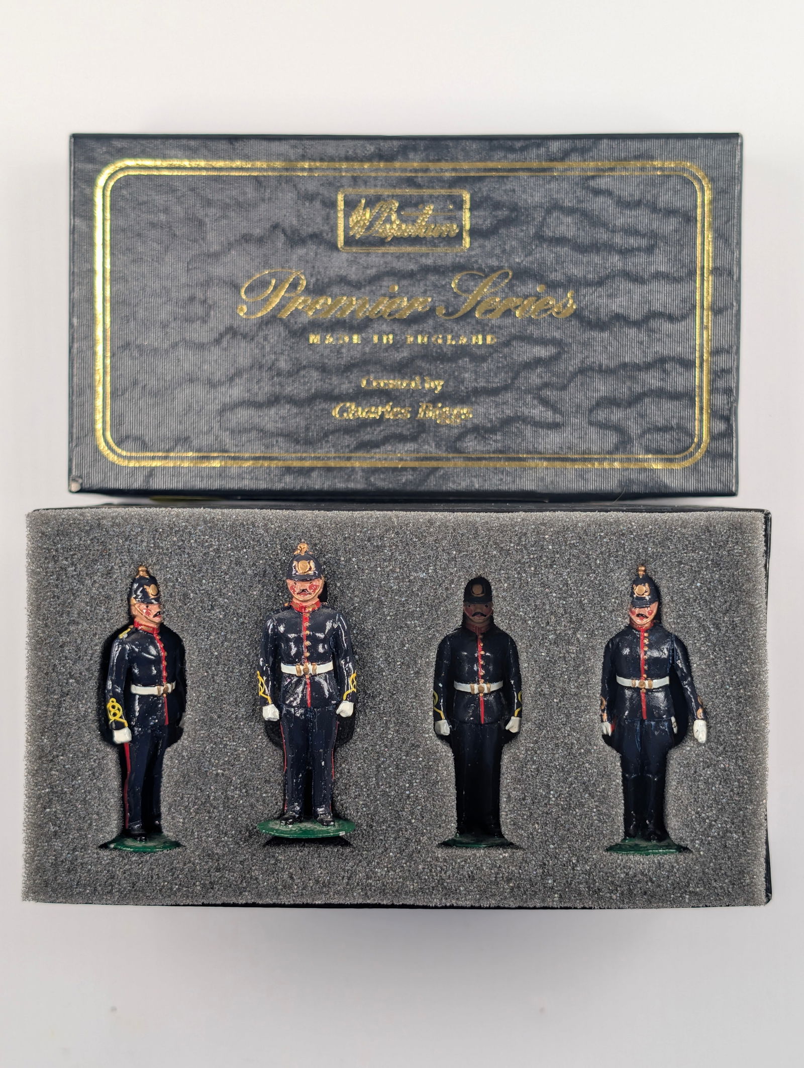 BRITAIN PREMIER SERIES 8913 4.5 HOWITZER W/ 4 MAN DETACHMENT (1 of 4)