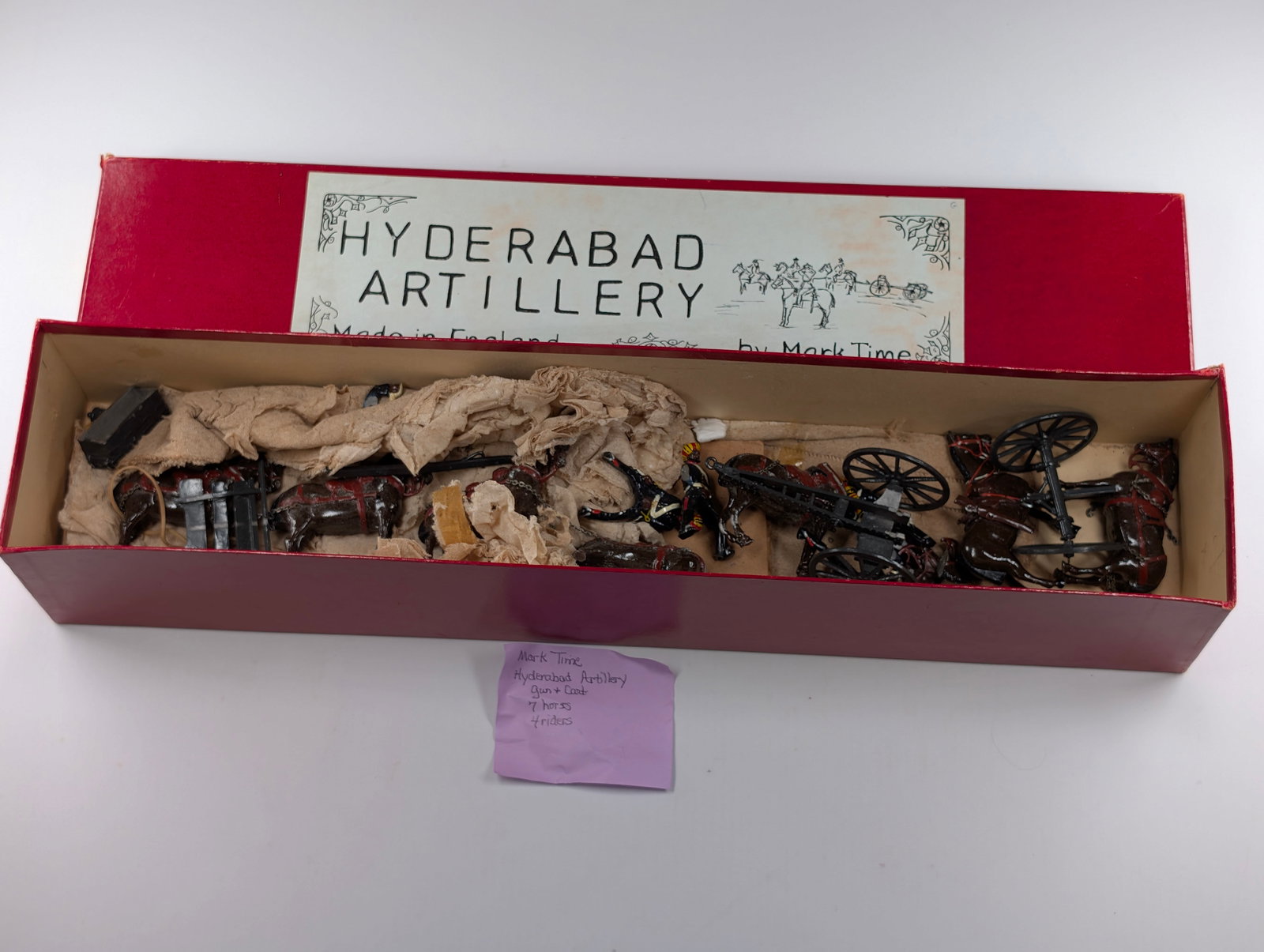 MARK TIME HYDERABAD ARTILLERY GUN & CART: SET REMAINS IN GOOD CONDITION, SHOWING SOME TYPICAL WEAR. A FEW LOOSE ARMS AND PAINT WEAR.