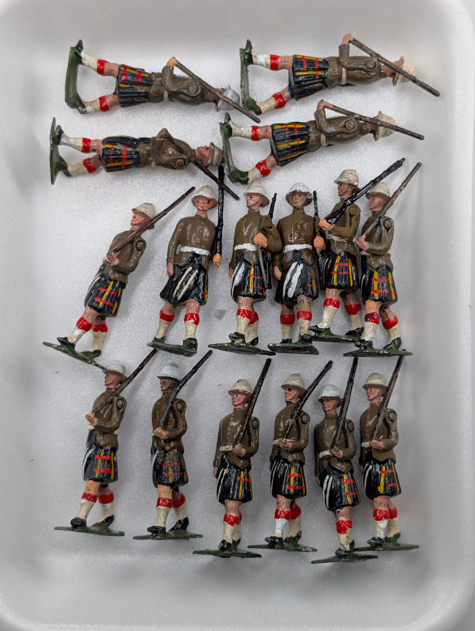 SET OF 16 VINTAGE BRITAINS LEAD SOLDIERS: ALL REMAIN IN GOOD CONDITION, SHOWING SOME TYPICAL PAINT WEAR. ONE WITH BROKEN ARM / SHOULDER RING.