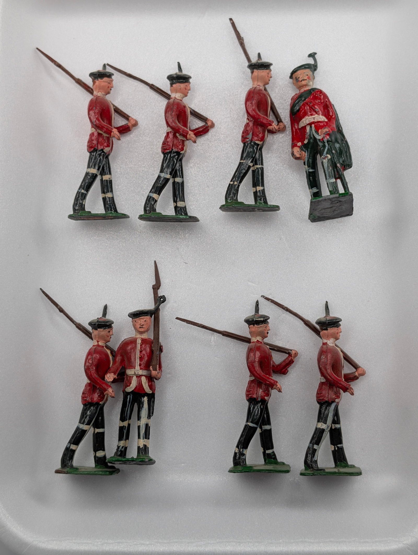 SET OF 8 VINTAGE BRITAIN LEAD SOLDIERS: ALL REMAIN IN GOOD CONDITION, SHOWING SOME TYPICAL PAINT WEAR.