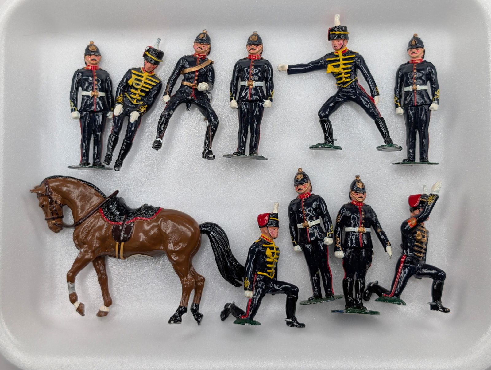 SET OF 11 VINTAGE 1990'S BRITAINS SOLDIERS (1 of 4)