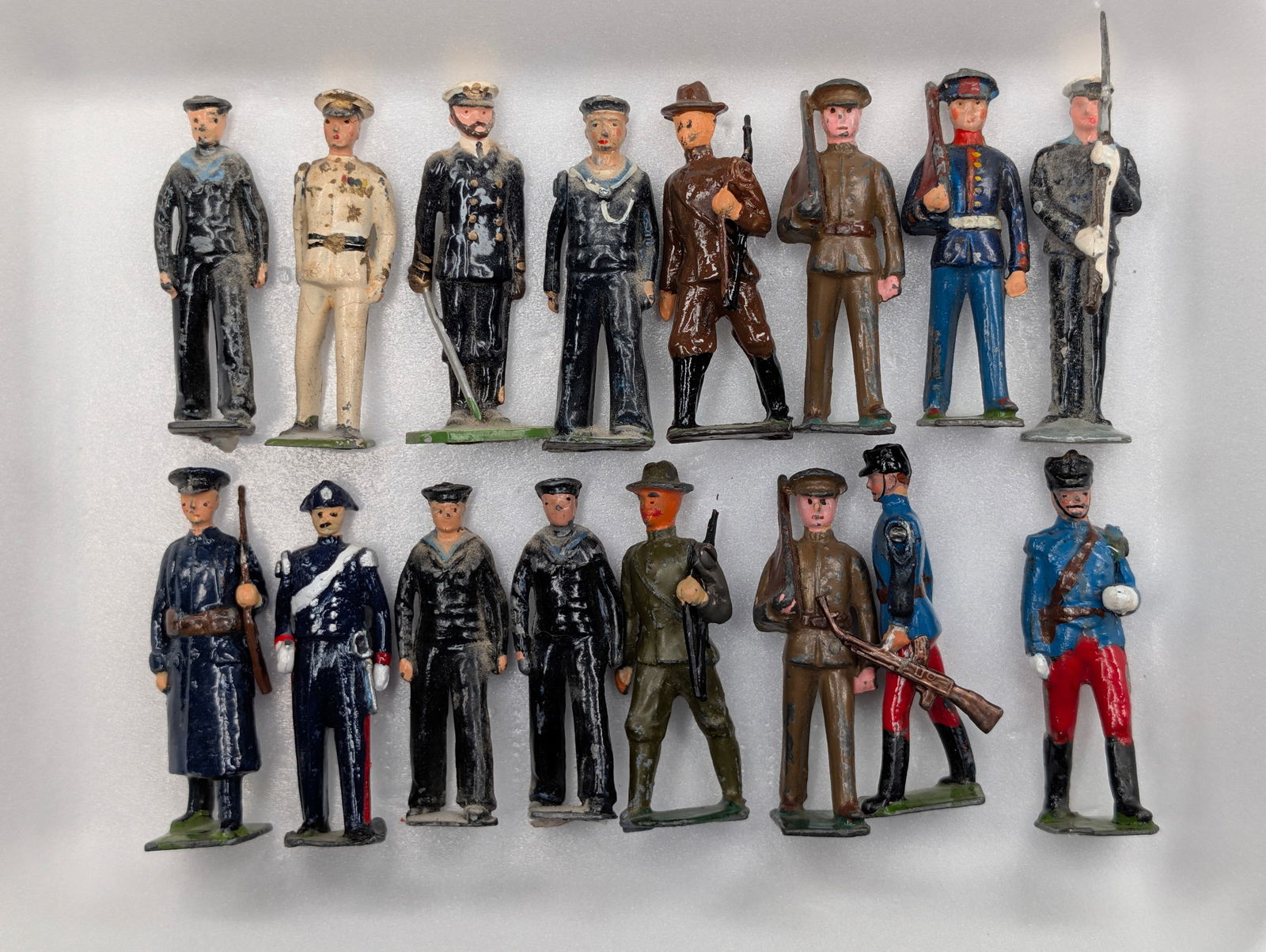 ASSORTED LOT OF VARIOUS BRAND LEAD SOLDIERS (1 of 4)