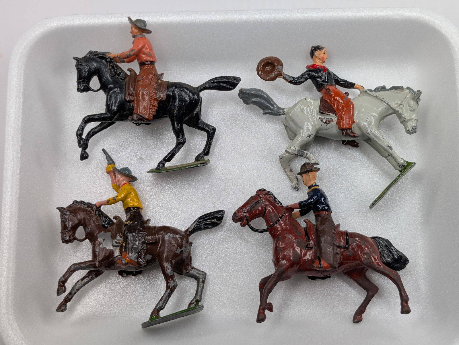 4) BRITAIN LEAD MOUNTED COWBOYS: ALL REMAIN IN FAIR TO GOOD CONDITION, SHOWING SOME TYPICAL WEAR.