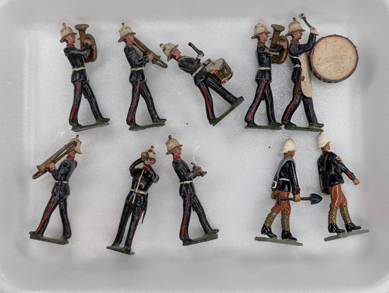 ASSORTED LOT OF VARIOUS BRAND LEAD SOLDIERS (1 of 4)