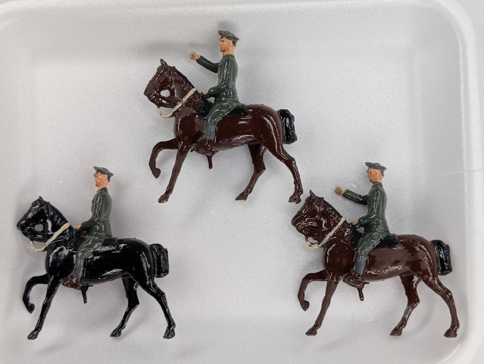 3) VINTAGE BRITAIN MOUNTED LEAD SOLDIERS: ALL REMAIN IN GOOD CONDITION, SHOWING SOME TYPICAL PAINT WEAR.