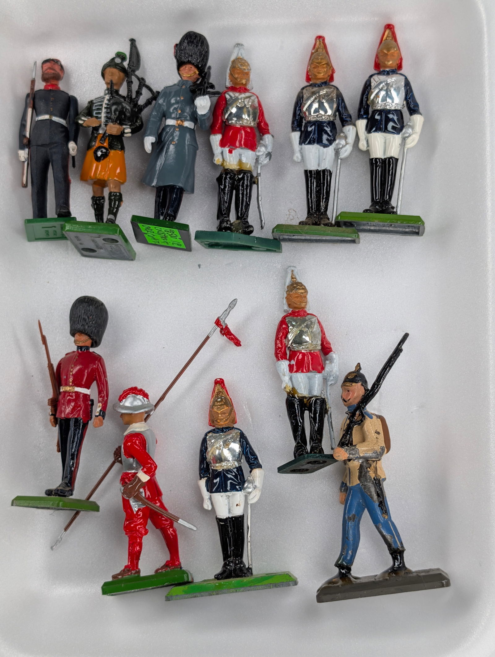 VARIOUS BRITAIN LEAD SOLDIERS (1 of 3)