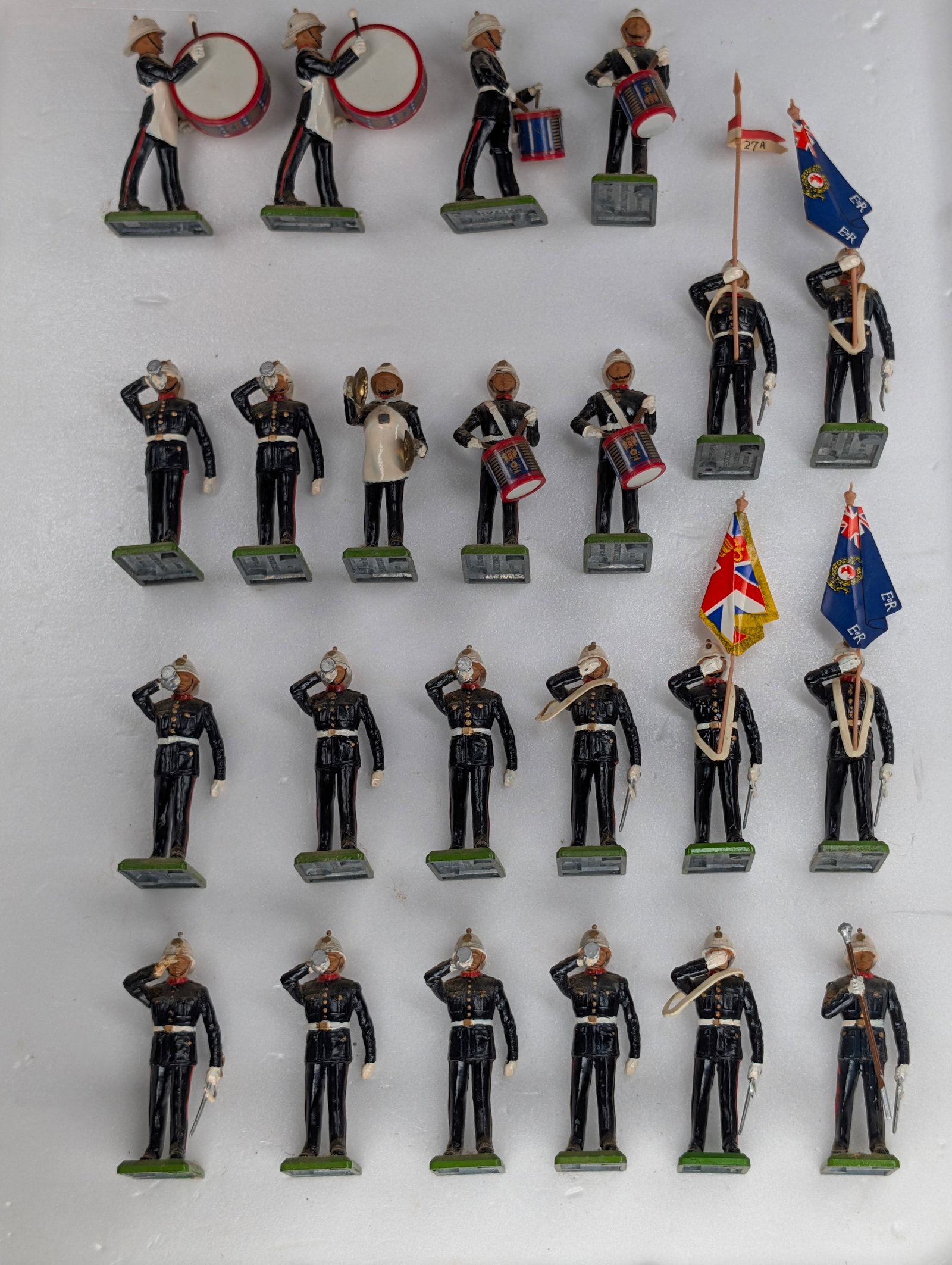 23-PIECE BRITAIN SOLDIER SET (1 of 3)