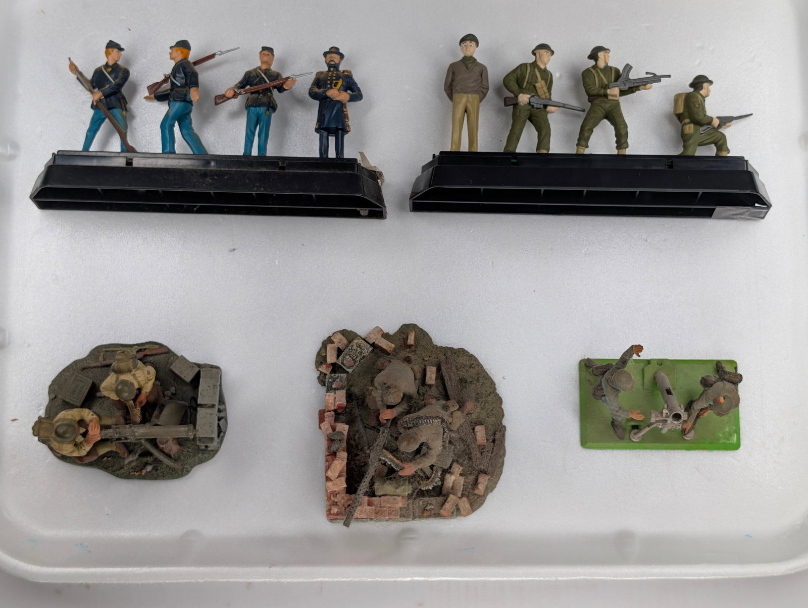 ASSORTMENT OF VARIOUS BRAND LEAD SOLDIERS: ALL REMAIN IN GOOD CONDITION. DUSTY, NEEDING CLEANED.