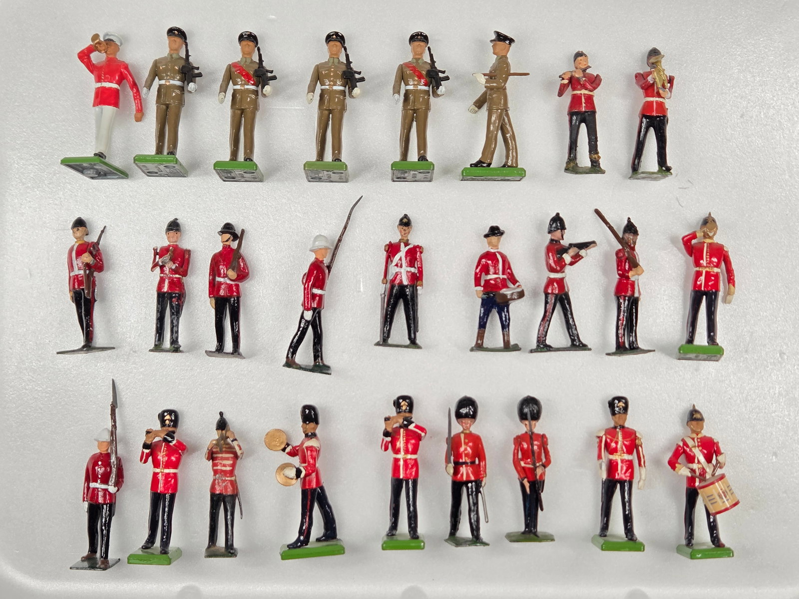 ASSORTED LOT OF VARIOUS BRAND LEAD SOLDIERS (1 of 6)