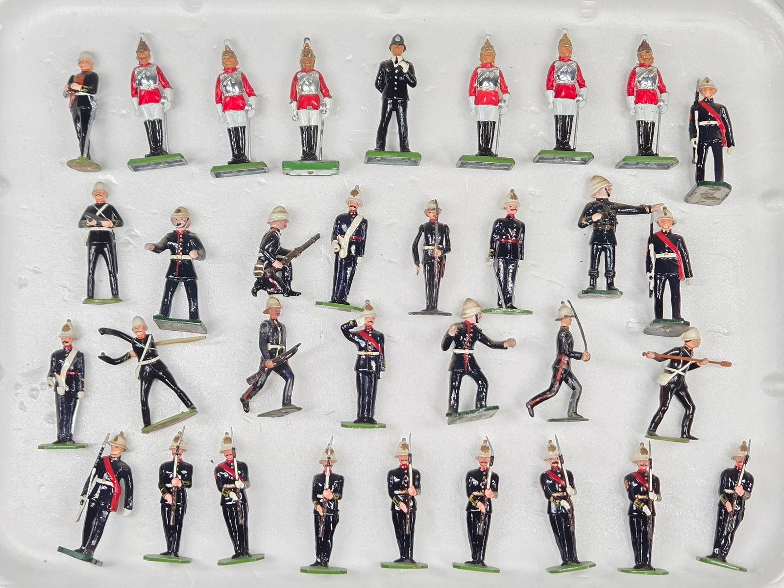 ASSORTED LOT OF VARIOUS BRITAINS LEAD SOLDIERS (1 of 4)