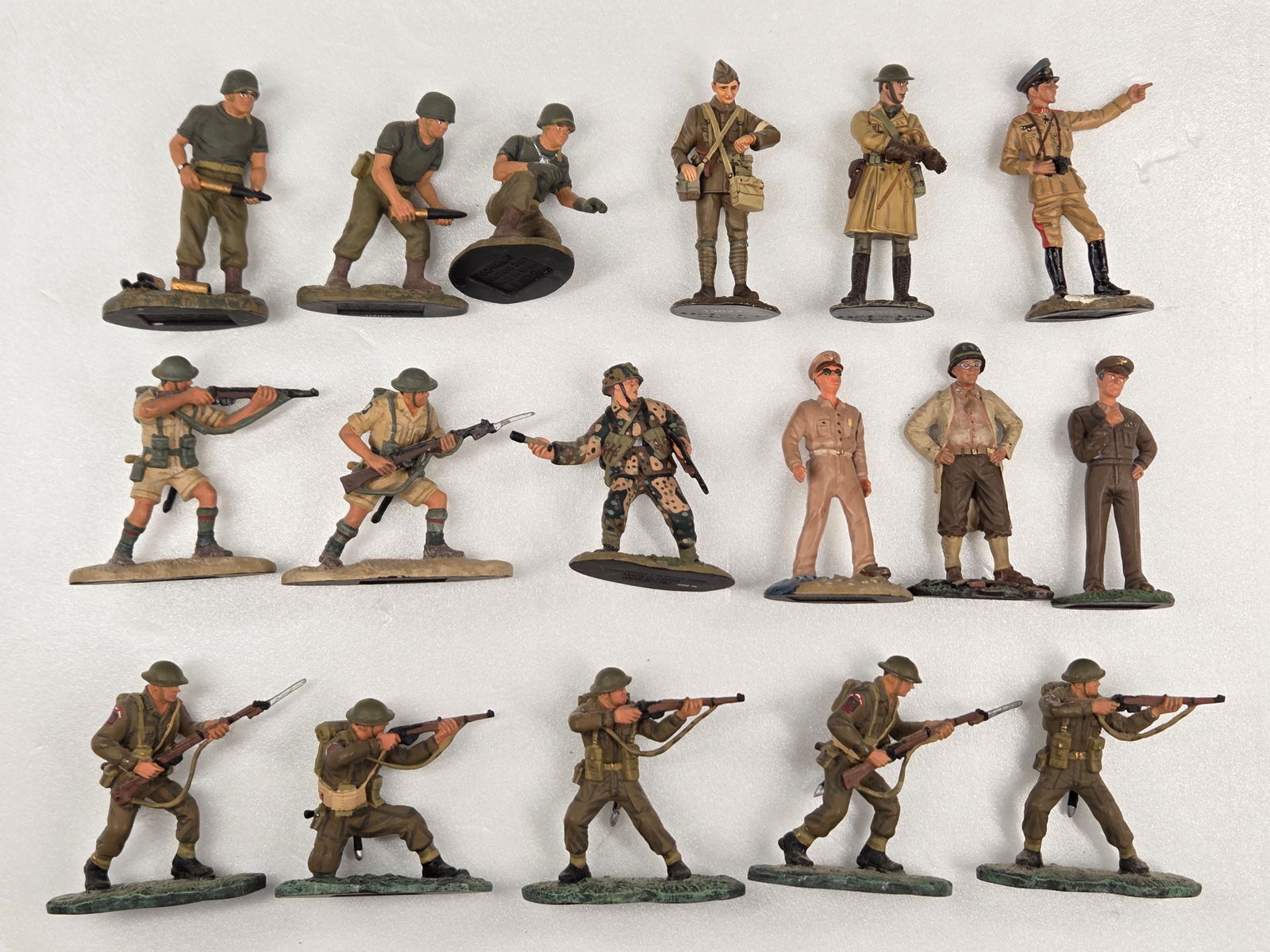 17) MODERN BRITAINS SOLDIERS: ALL REMAIN IN GOOD CONDITION. DUSTY, NEEDING CLEANED.