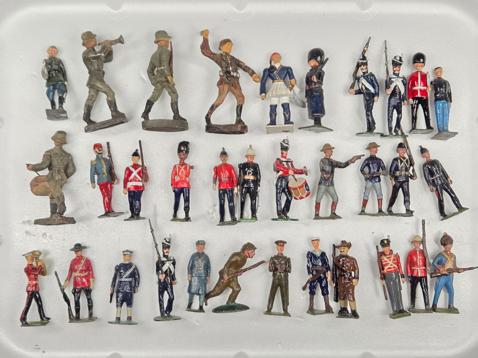ASSORTED LOT OF VARIOUS BRAND LEAD SOLDIERS (1 of 5)