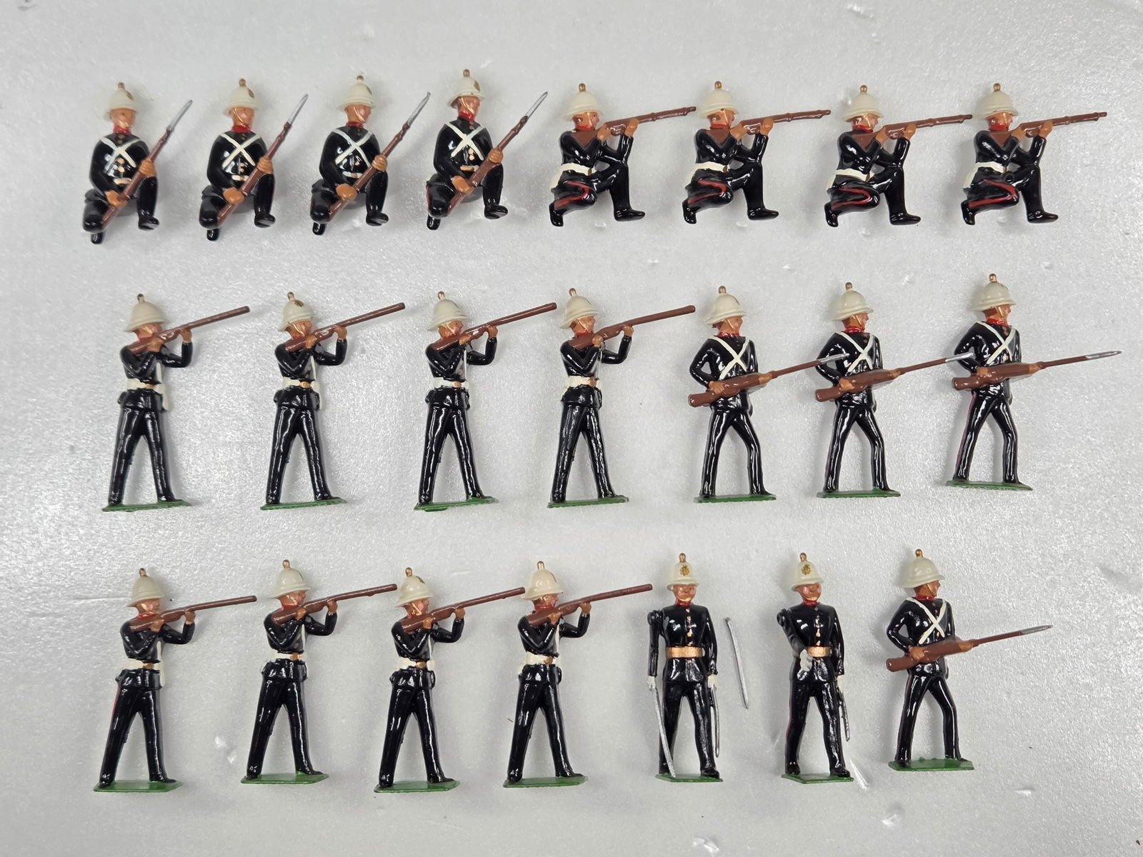 22) 1990 BRITAINS LEAD SOLDIERS (1 of 5)