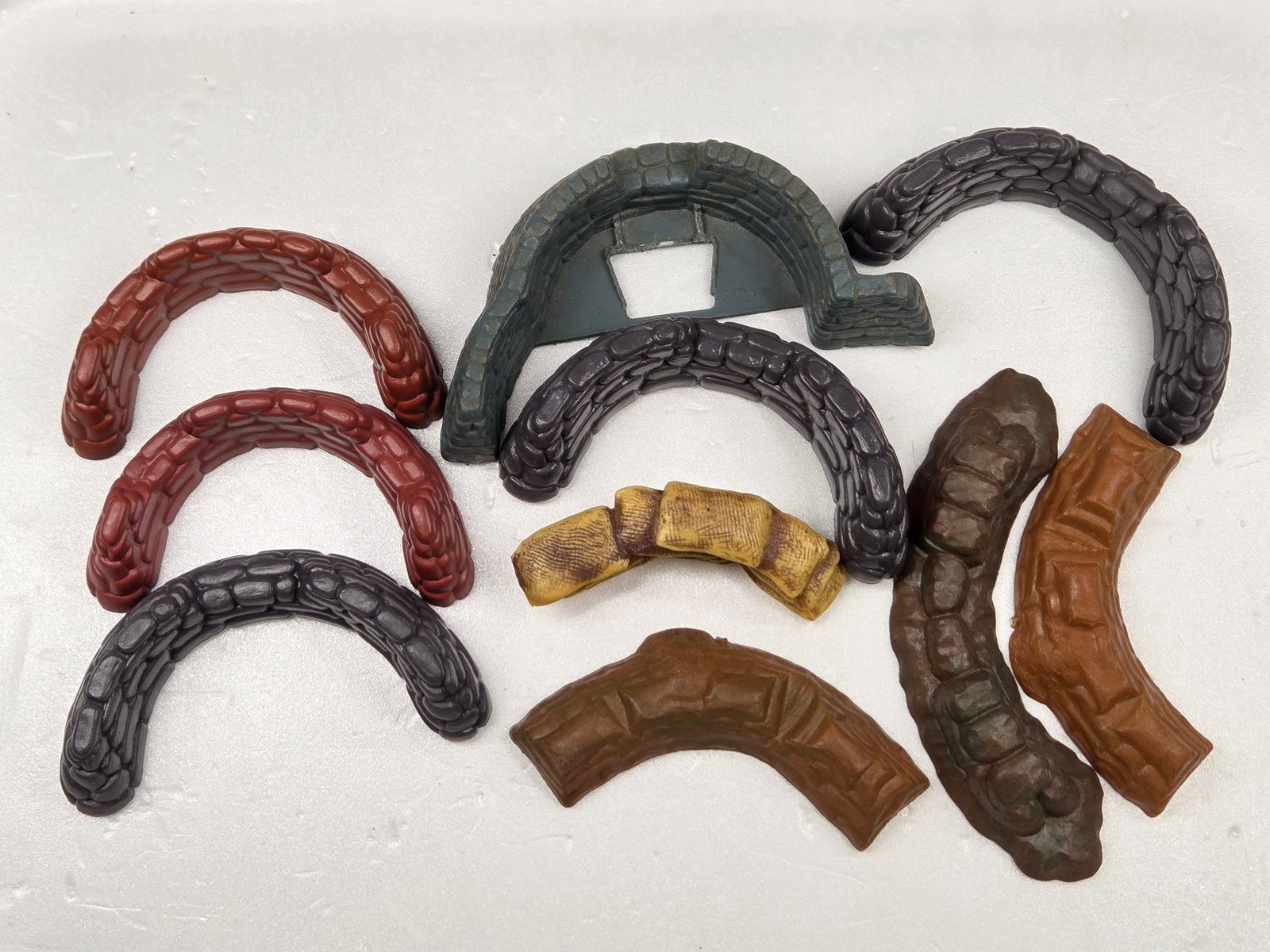 ASSORTED LOT OF DIORAMA BUNKERS: ALL REMAIN IN GOOD CONDITION, SHOWING SOME TYPICAL WEAR.