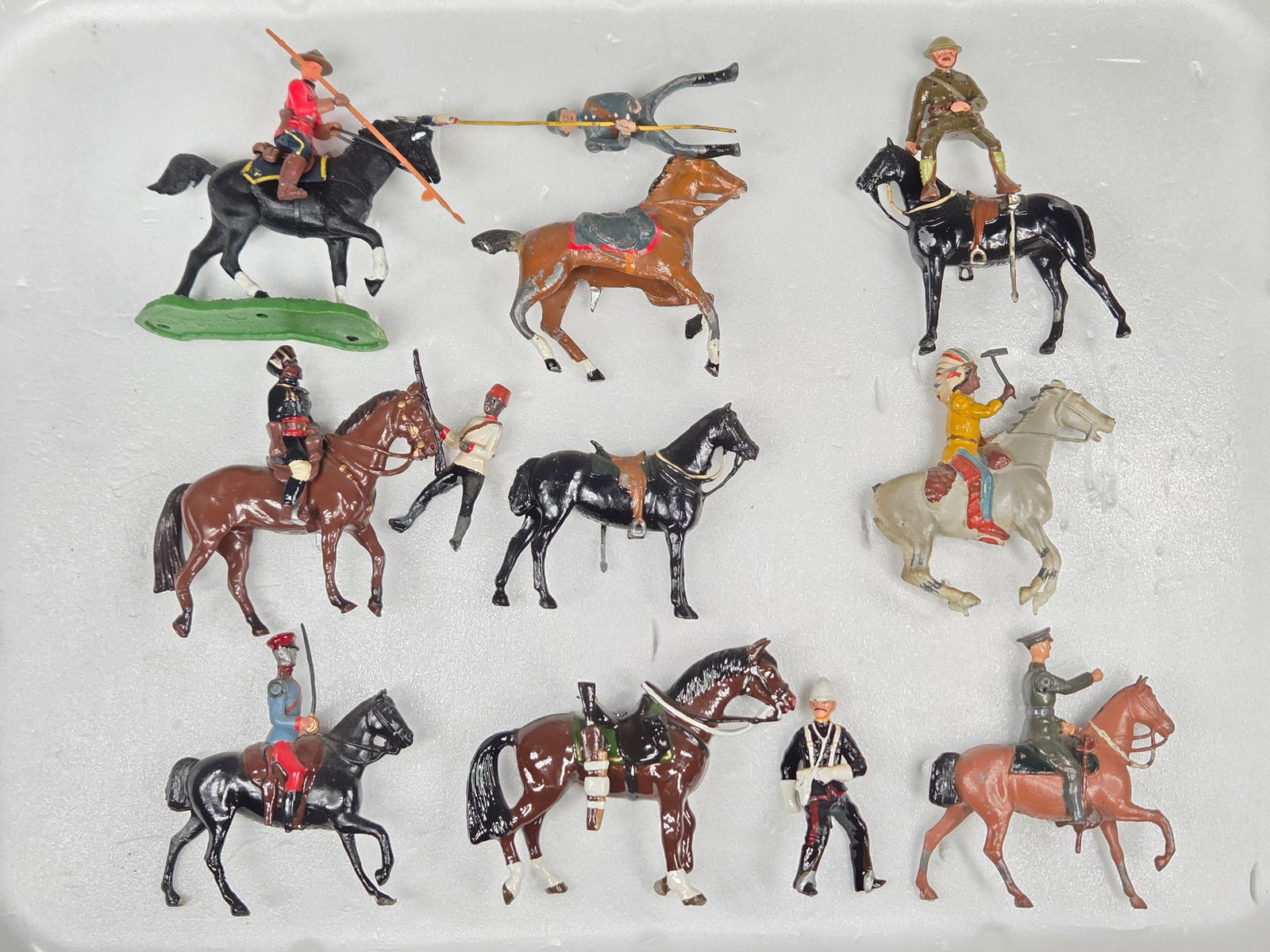 ASSORTED LOT OF VARIOUS BRAND MOUNTED LEAD SOLDIERS (1 of 6)