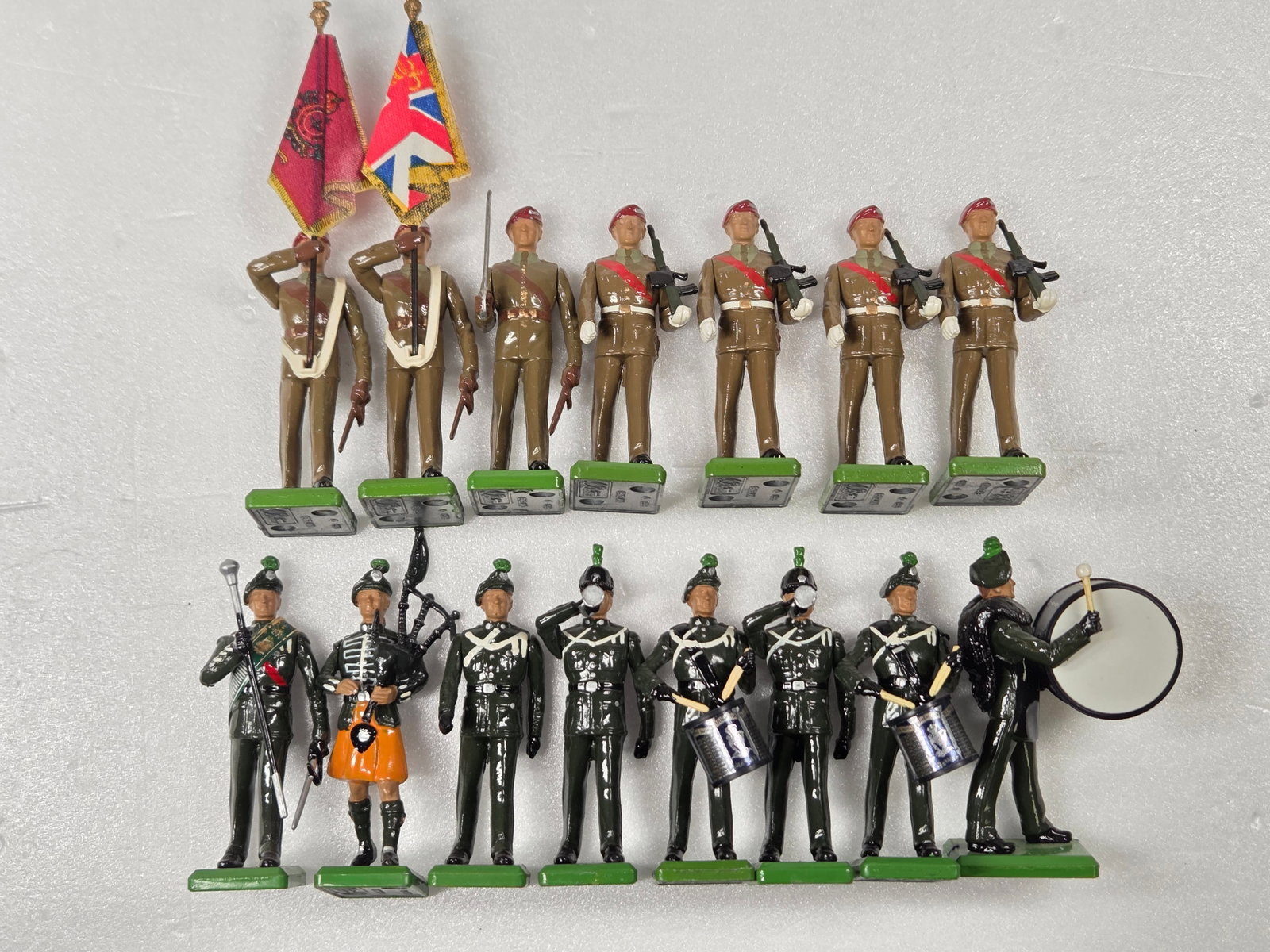 2) SETS BRITAIN LEAD SOLDIERS (1 of 5)