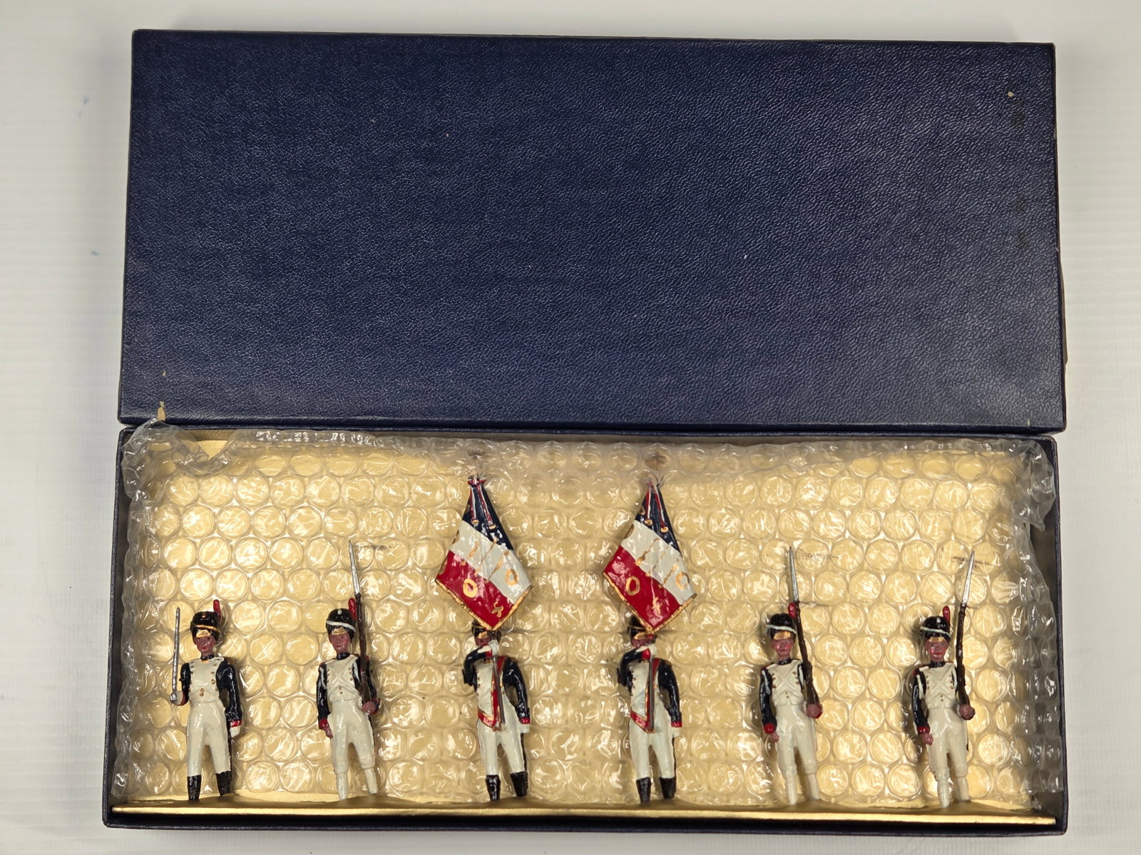 BLENHEIM B4 FRENCH IMPERIAL GUARDS W/ COLOURS: SET REMAINS IN VERY GOOD CONDITION WITH BOX.
