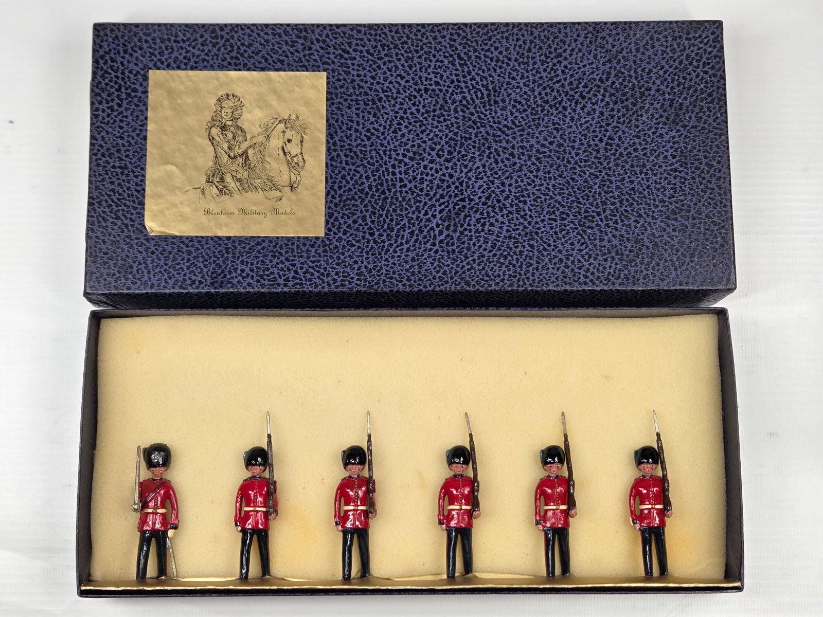 BLENHEIM B36 IRISH GUARDS 1900: SET REMAINS IN VERY GOOD CONDITION WITH BOX.