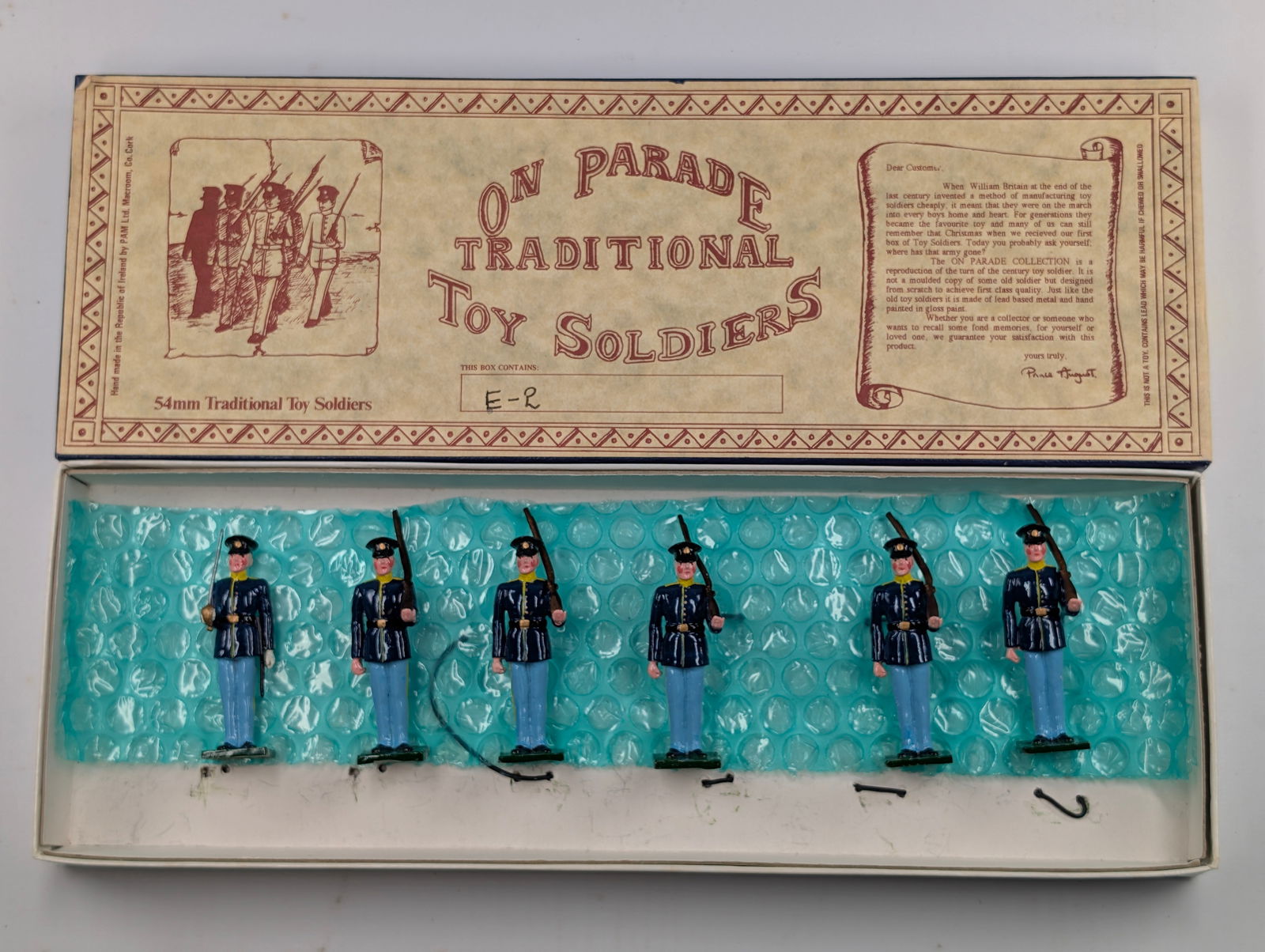 ON PARADE TRADITIONAL TOY SOLDIERS SET E-2: REMAINS IN GOOD CONDITION, SHOWING SOME BENDS TO RIFLES.