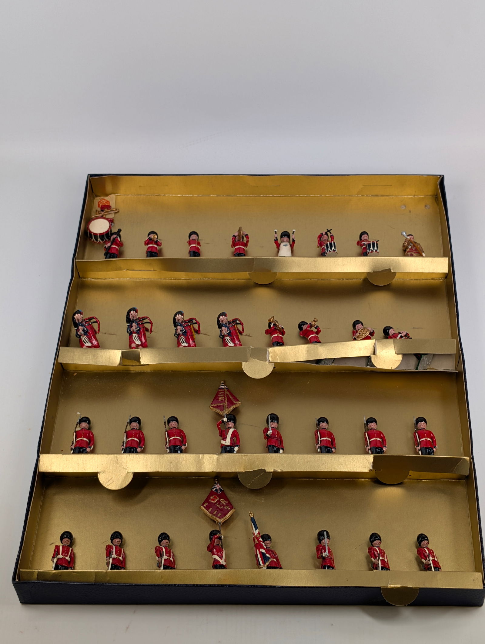 BLENHEIM GUARDS BAND SET: SET REMAINS IN VERY GOOD CONDITION WITH BOX. ONE SOLDIER WITH LOOSE ARM.